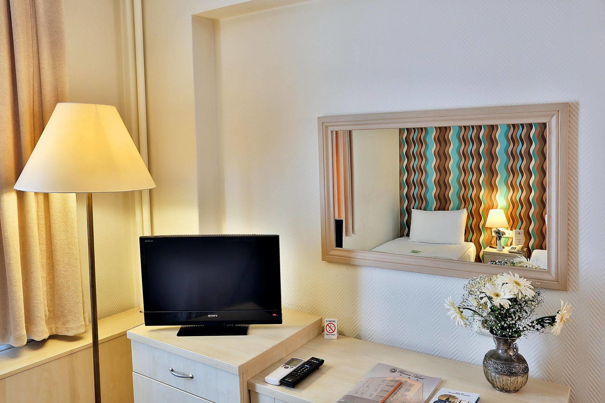 Barin Hotel Istanbul Bagian luar foto