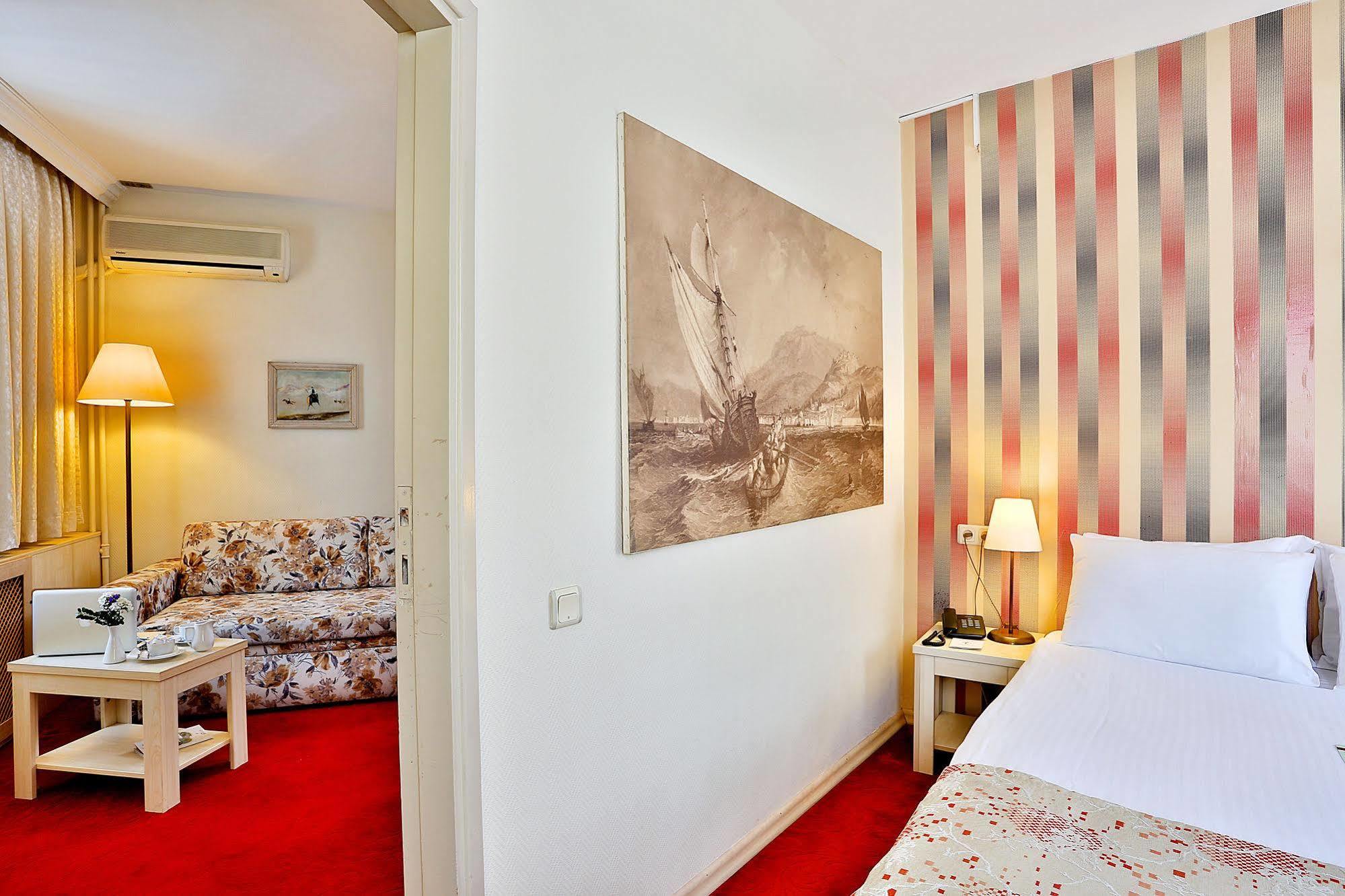 Barin Hotel Istanbul Bagian luar foto