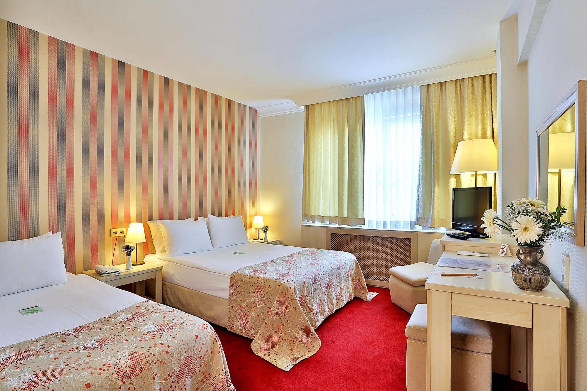 Barin Hotel Istanbul Bagian luar foto